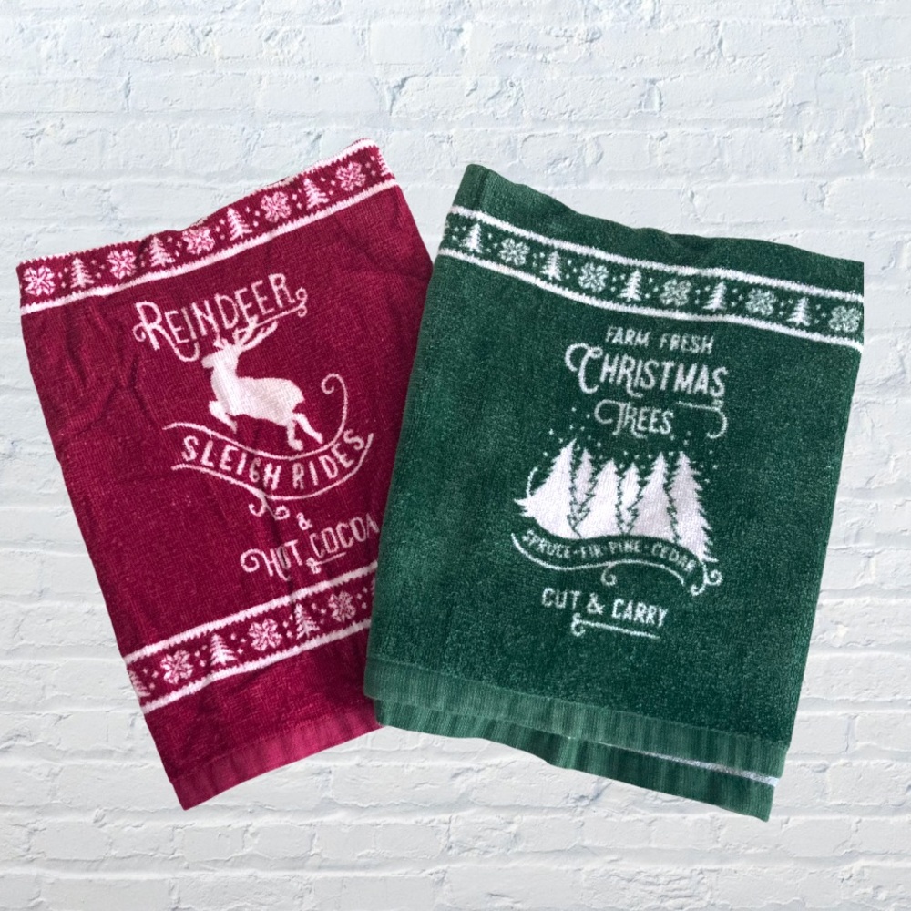 💕 🛍🏙3️⃣ for $1️⃣5️⃣ Bundle of 2 Christmas towels